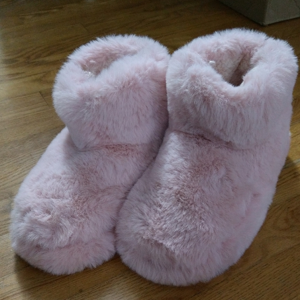 Wild Diva Plush Pink Women's Slippers